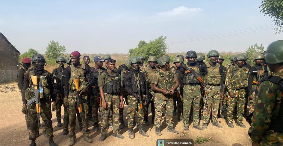 TROOPS IN KWARA 2a