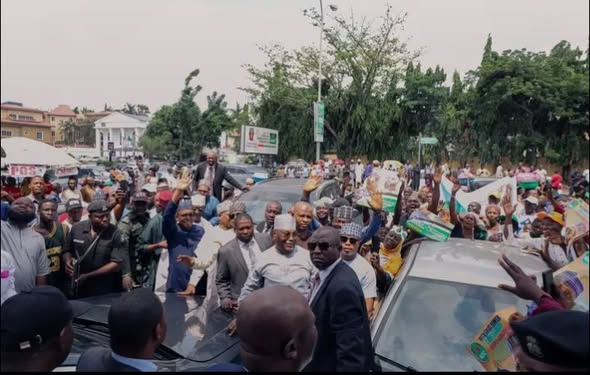 ATIKU ARRIVING ADC HQTRS TO SUBMIT FORM